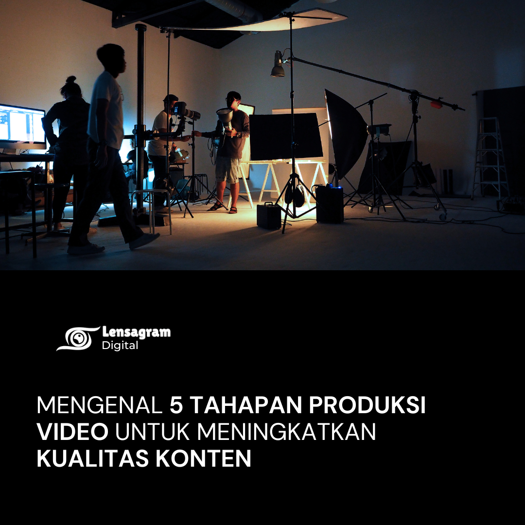 Proses produksi video di studio dengan kru dan peralatan lengkap, menunjukkan tahap produksi konten video berkualitas oleh Lensagram Digital.